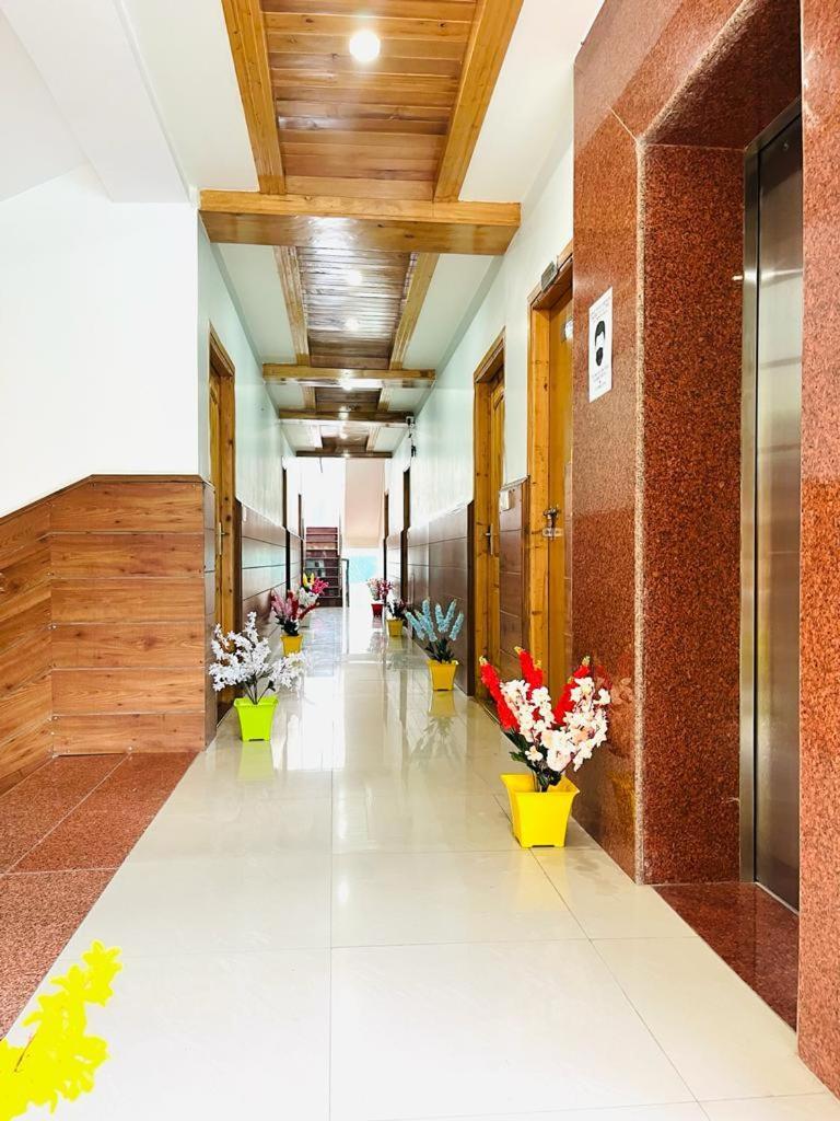 Tata Vista Resort Mall Road Manali - Centrally Heated & Air Cooled Zewnętrze zdjęcie
