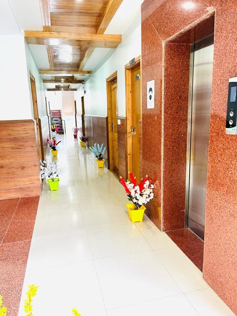 Tata Vista Resort Mall Road Manali - Centrally Heated & Air Cooled Zewnętrze zdjęcie
